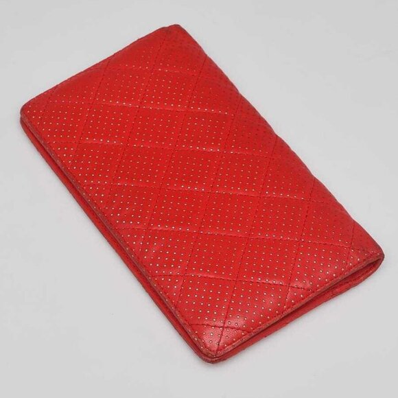Chanel Red Perforated Lambskin Leather L Yen Wallet - Picture 2 of 10